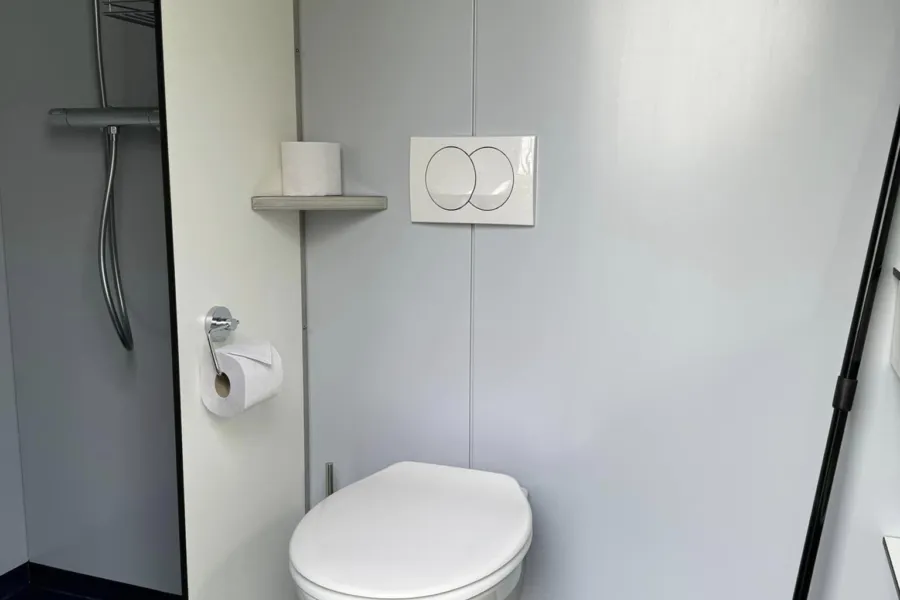 Comfortplaats met privé sanitair toilet